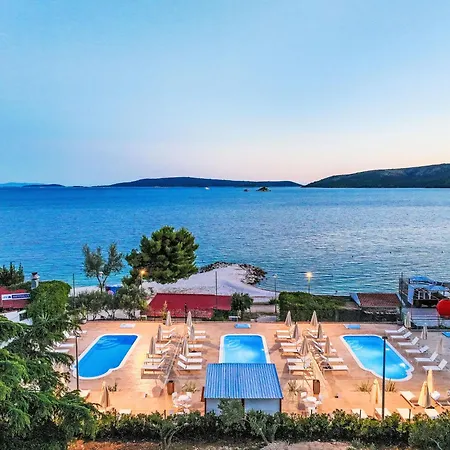 Medena-4 By Interhome * تروغير