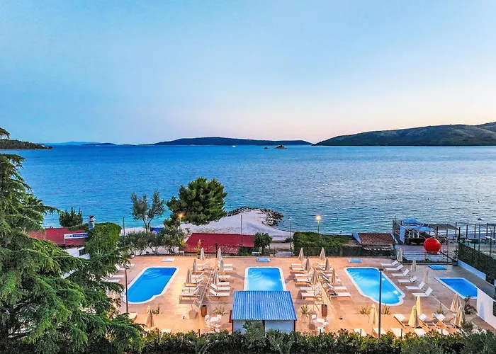 Medena-4 By Interhome * 特罗吉尔